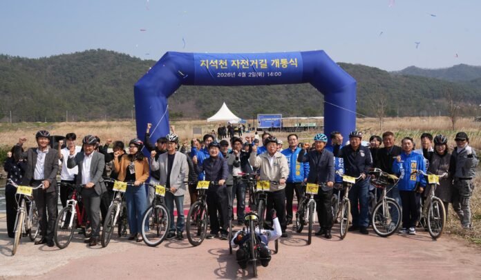 1. 나주시가 지난 2일 지석천 자전거길 나주 구간(산포_남평) 6.11km 조성을 완료하고 개통식을 개최했다